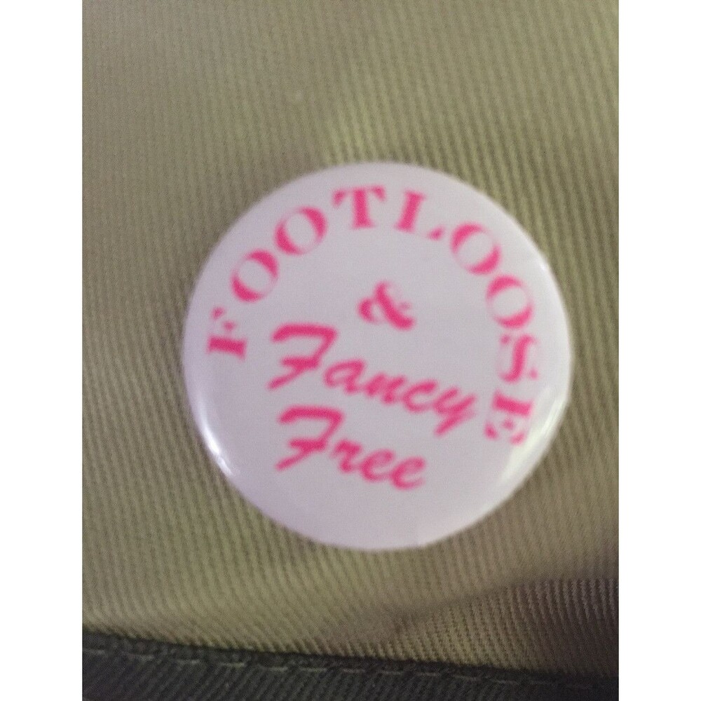 FOOTLOOSE & FANCY FREE Vintage 80s Divorce Empty Nest Retirement Novelty Pin